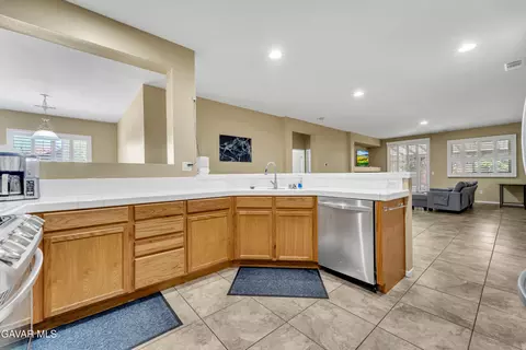 Kitchen - 43627 Rialto Dr, Lancaster, CA 93535 photo 2 of 2