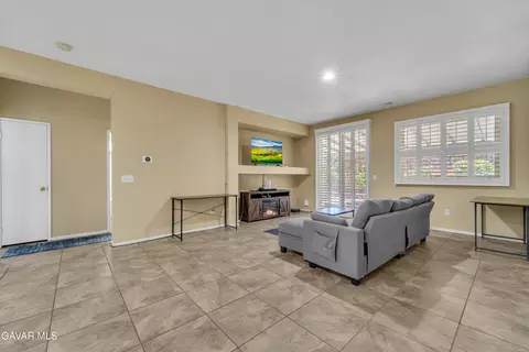 Living - 43627 Rialto Dr, Lancaster, CA 93535 photo 2 of 3
