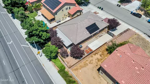 View/Area - 43627 Rialto Dr, Lancaster, CA 93535 photo 3 of 5