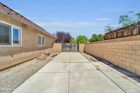 Exterior - 43627 Rialto Dr, Lancaster, CA 93535 photo 8 of 9