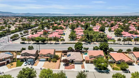 View/Area - 43627 Rialto Dr, Lancaster, CA 93535 photo 4 of 5