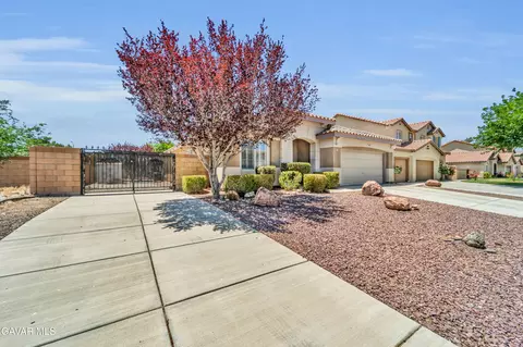 Exterior - 43627 Rialto Dr, Lancaster, CA 93535 photo 2 of 9