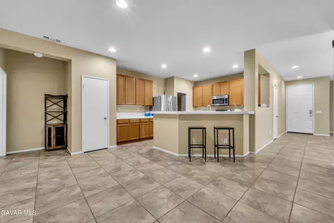 Entry Way - 43627 Rialto Dr, Lancaster, CA 93535 photo 2 of 2