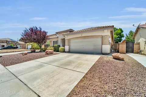 Exterior - 43627 Rialto Dr, Lancaster, CA 93535 photo 3 of 9