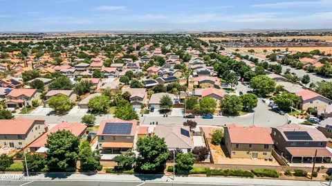 View/Area - 43627 Rialto Dr, Lancaster, CA 93535 photo 5 of 5