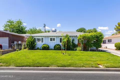 Exterior - 44055 Elm Ave, Lancaster, CA 93534 photo 2 of 10