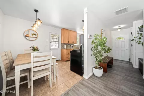 Entry Way - 44055 Elm Ave, Lancaster, CA 93534 photo 1 of 3