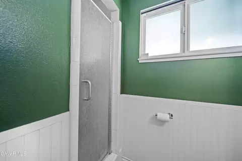 Bath - 44055 Elm Ave, Lancaster, CA 93534 photo 2 of 3