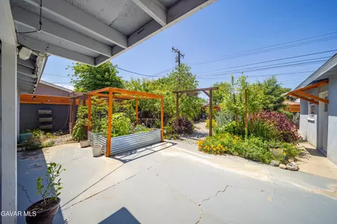 Exterior - 44055 Elm Ave, Lancaster, CA 93534 photo 4 of 10