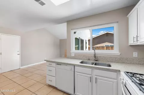39056 Dianron Rd, Palmdale, CA 93551 photo 17