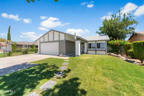 39056 Dianron Rd, Palmdale, CA 93551 photo 2
