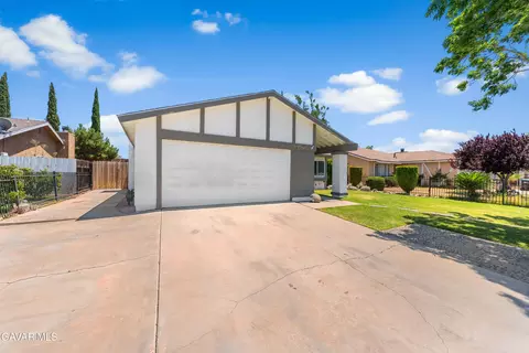 39056 Dianron Rd, Palmdale, CA 93551 photo 3