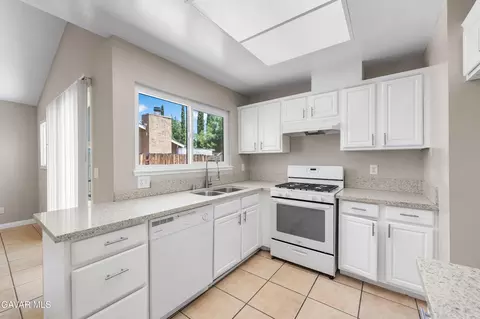 39056 Dianron Rd, Palmdale, CA 93551 photo 14