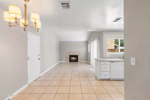 39056 Dianron Rd, Palmdale, CA 93551 photo 9