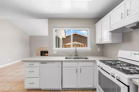 39056 Dianron Rd, Palmdale, CA 93551 photo 16
