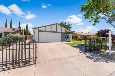 39056 Dianron Rd, Palmdale, CA 93551 photo 4