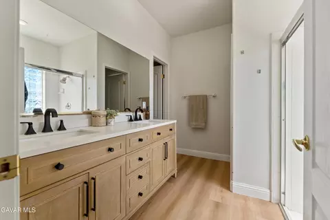 Bath - 18515 Jacks Hill Rd, Tehachapi, CA 93561 photo 1 of 2