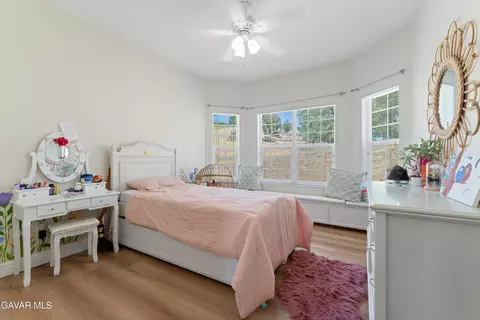 Bedroom - 18515 Jacks Hill Rd, Tehachapi, CA 93561 photo 2 of 2