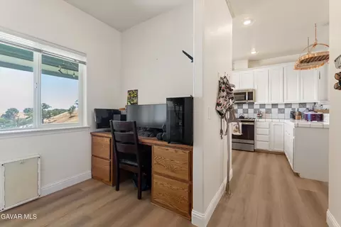 Entry Way - 18515 Jacks Hill Rd, Tehachapi, CA 93561 photo 2 of 2