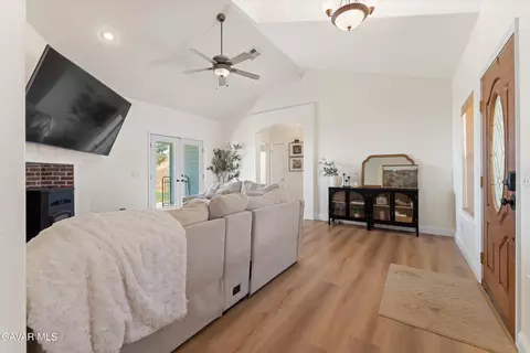 Entry Way - 18515 Jacks Hill Rd, Tehachapi, CA 93561 photo 1 of 2