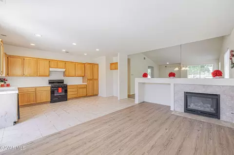 38537 37th St E, Palmdale, CA 93550 photo 2