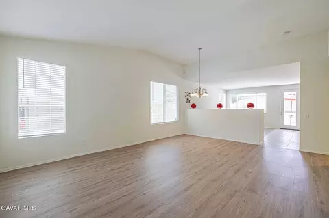 38537 37th St E, Palmdale, CA 93550 photo 3