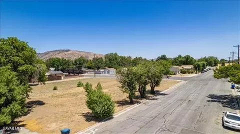 301 W C St, Tehachapi, CA 93561 photo 2