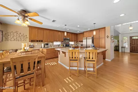 Kitchen - 37331 57th St E, Palmdale, CA 93552 photo 5 of 6