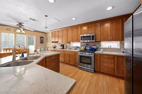 Kitchen - 37331 57th St E, Palmdale, CA 93552 photo 2 of 6