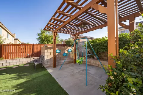 Exterior - 37331 57th St E, Palmdale, CA 93552 photo 6 of 7