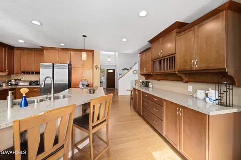Kitchen - 37331 57th St E, Palmdale, CA 93552 photo 6 of 6