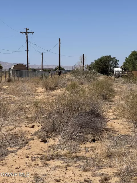 353 Balboa Ave E, Mojave, CA 93501 photo 4