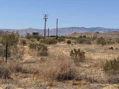 353 Balboa Ave E, Mojave, CA 93501 photo 2