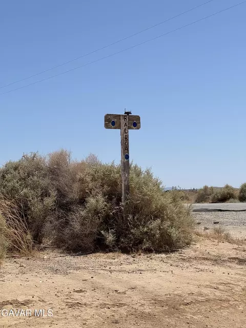 353 Balboa Ave E, Mojave, CA 93501 photo 5
