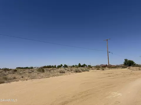 353 Balboa Ave E, Mojave, CA 93501 photo 3