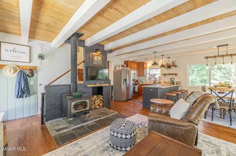 Living - 26780 Deertrail Dr, Tehachapi, CA 93561 photo 2 of 5