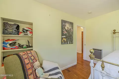 Bedroom - 26780 Deertrail Dr, Tehachapi, CA 93561 photo 5 of 7
