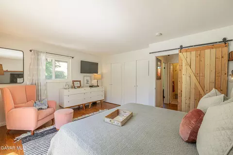 Bedroom - 26780 Deertrail Dr, Tehachapi, CA 93561 photo 3 of 7