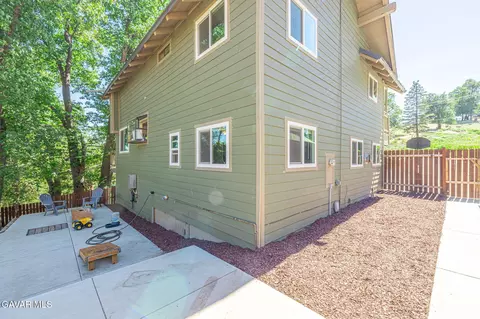 Exterior - 26780 Deertrail Dr, Tehachapi, CA 93561 photo 5 of 8