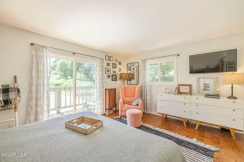 Bedroom - 26780 Deertrail Dr, Tehachapi, CA 93561 photo 1 of 7