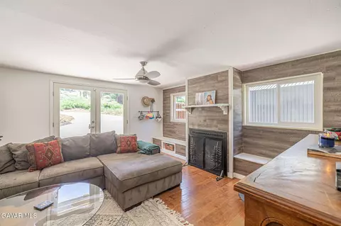 Living - 26780 Deertrail Dr, Tehachapi, CA 93561 photo 3 of 5