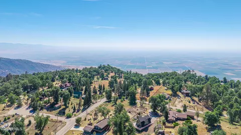 View/Area - 26780 Deertrail Dr, Tehachapi, CA 93561 photo 3 of 4