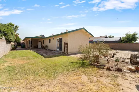 Exterior - 637 Ave J 9 E, Lancaster, CA 93535 photo 3 of 5