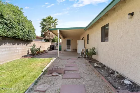 Exterior - 637 Ave J 9 E, Lancaster, CA 93535 photo 5 of 5