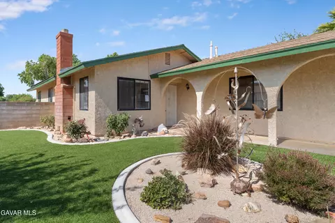 Exterior - 637 Ave J 9 E, Lancaster, CA 93535 photo 2 of 5