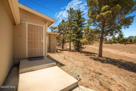 809 Berncastle Rd, Acton, CA 93510 photo 2