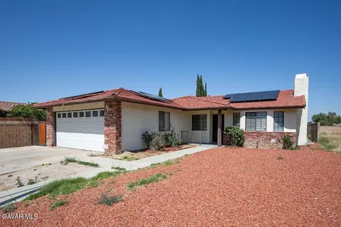 Exterior - 44858 Laszlo St, Lancaster, CA 93534 photo 2 of 6