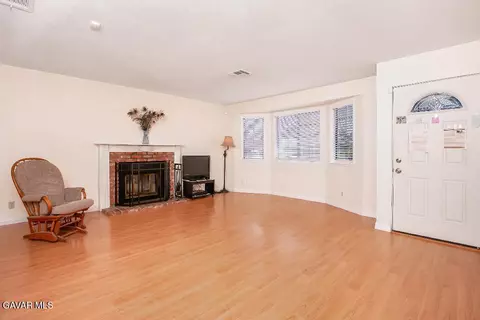 Living - 44858 Laszlo St, Lancaster, CA 93534 photo 1 of 3