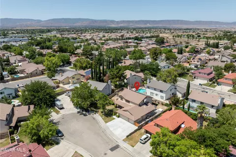 View/Area - 44125 Dusty Rd, Lancaster, CA 93536 photo 3 of 5