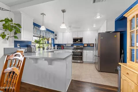 Kitchen - 44125 Dusty Rd, Lancaster, CA 93536 photo 1 of 2